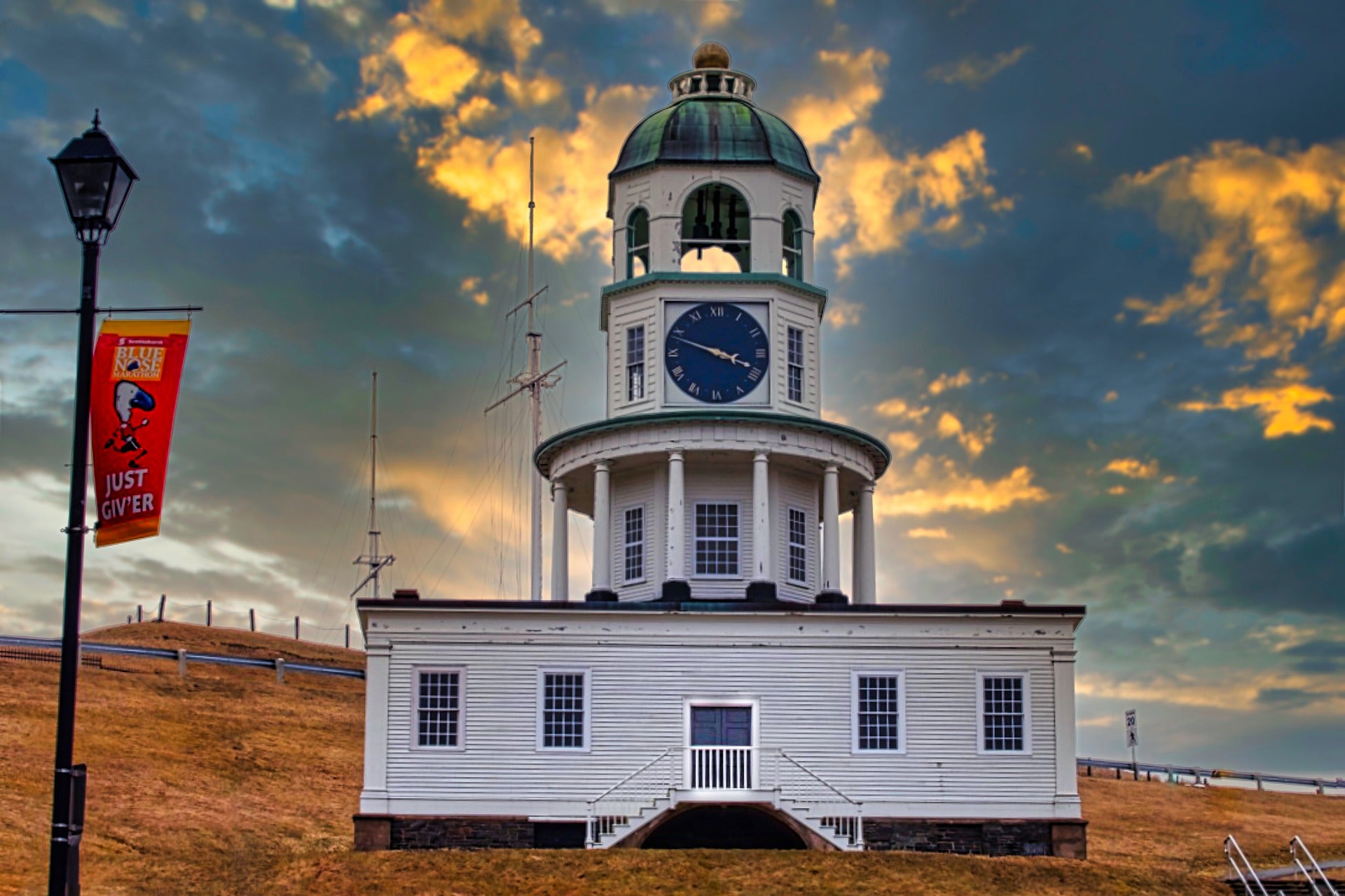 halifax-4759041_1920-jpg