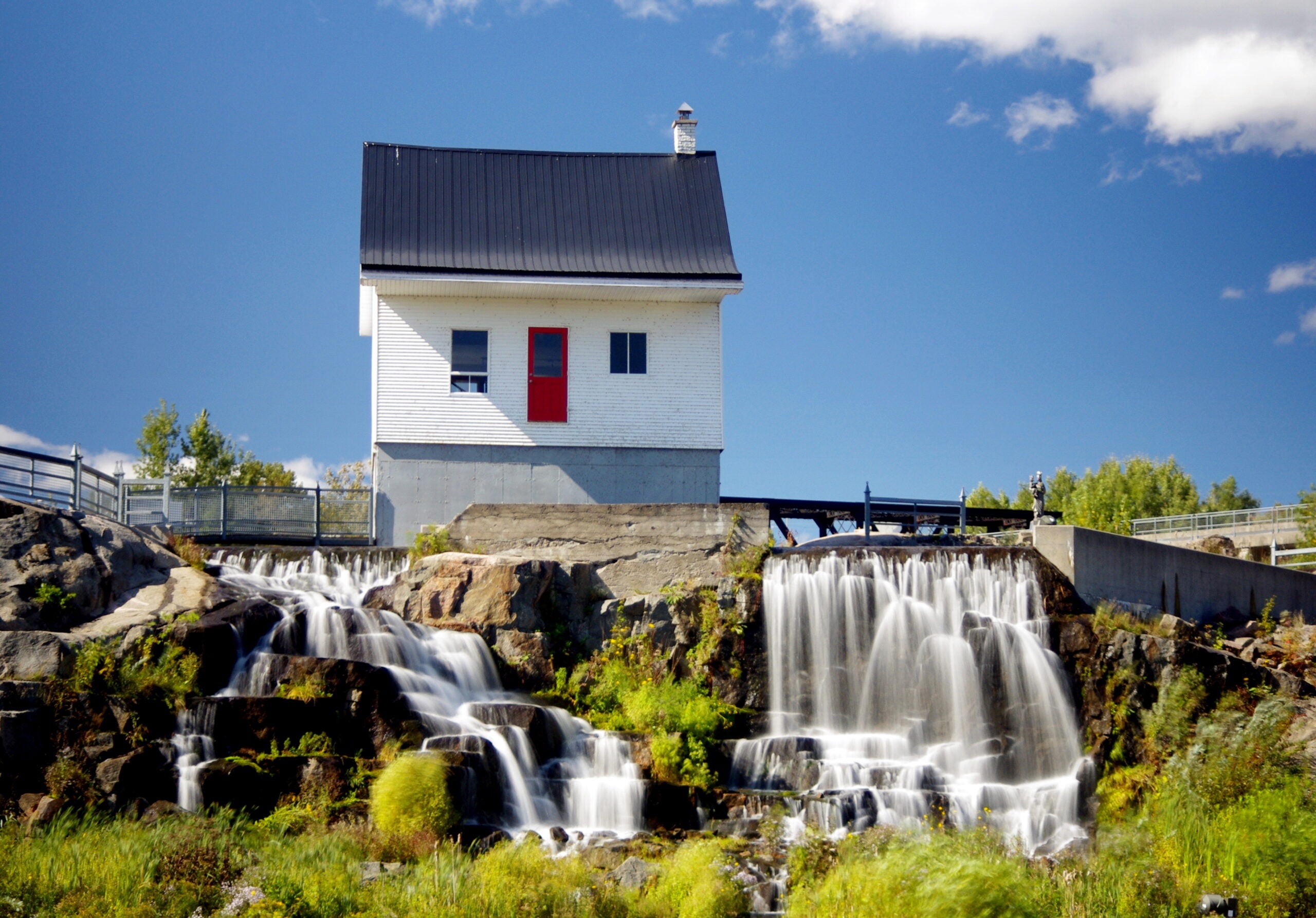 petite-maison-blanche-saguenay-jpg