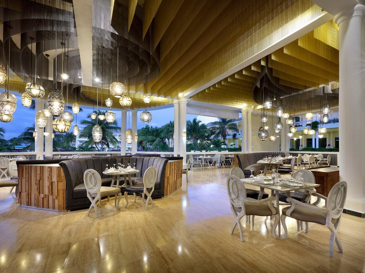 grand-palladium-lady-hamilton-resort-and-spa-5
